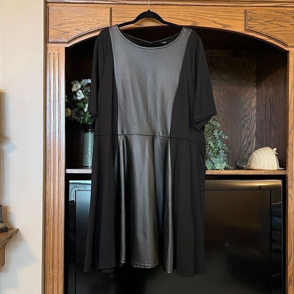 Worn 1x!  Black, Torrid Dress w/ Faux Leather.  Size 4 - Picture 1 of 3